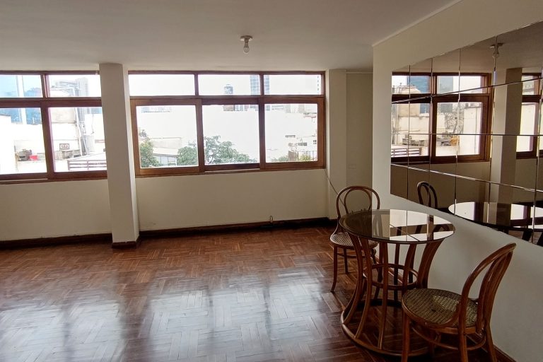 Sala-comedor del departamento en alquiler en San Isidro