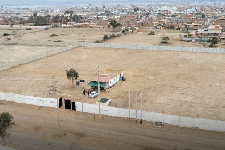 Vista aérea del terreno industrial en venta en Chilca