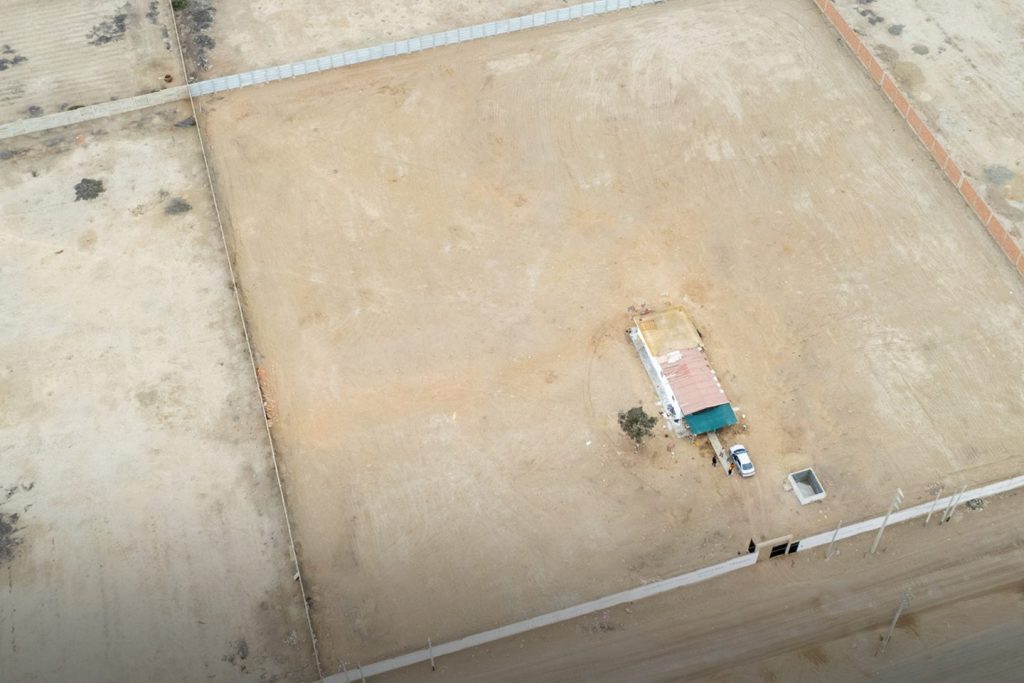 Linderos del terreno industrial de 10,000 m² en Chilca