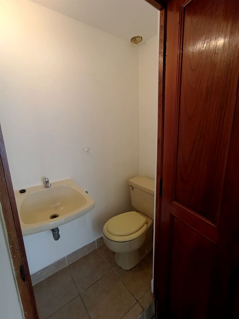Medio baño de visitas