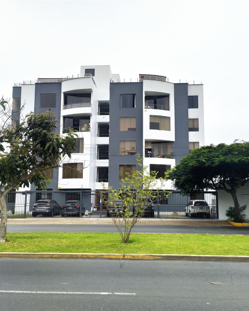 Edificio Los Tallanes, Surco, 2004